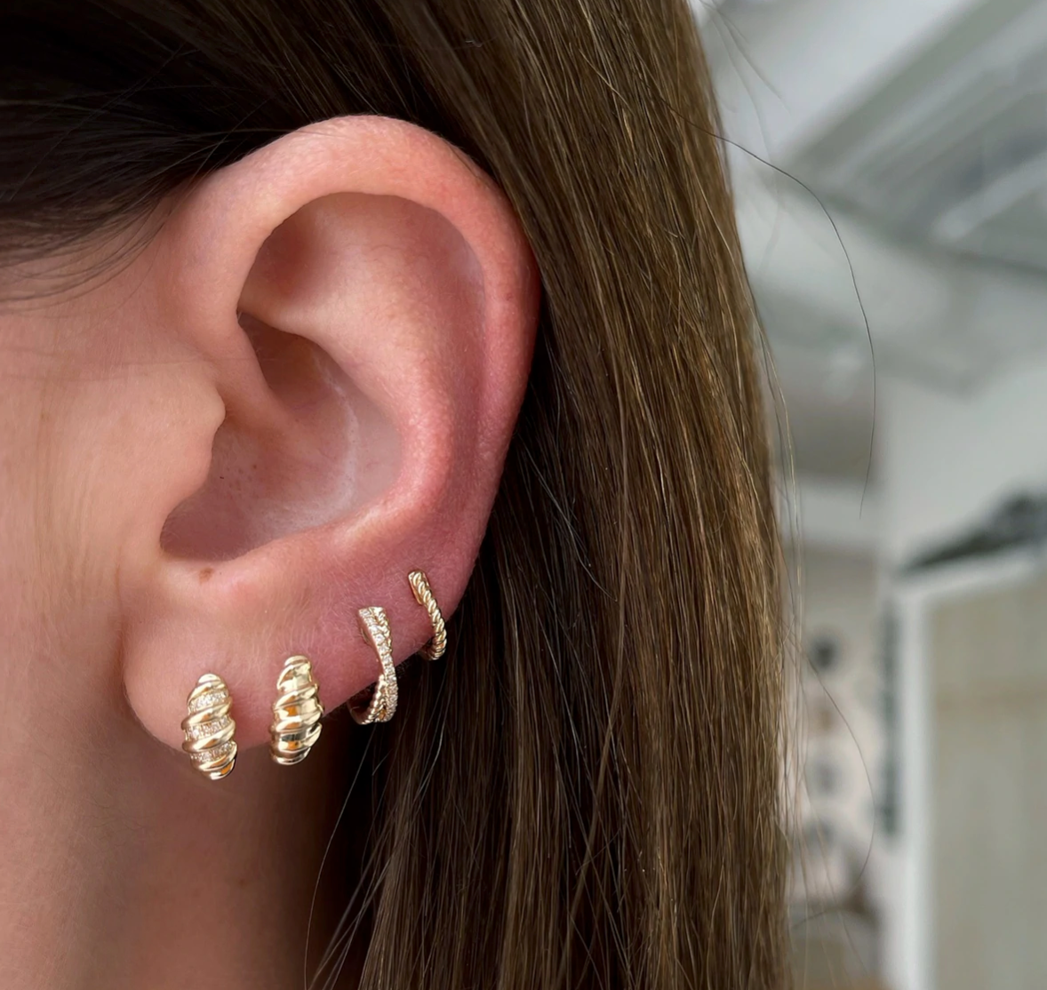 ef-collection-jumbo-huggie-twist-earring